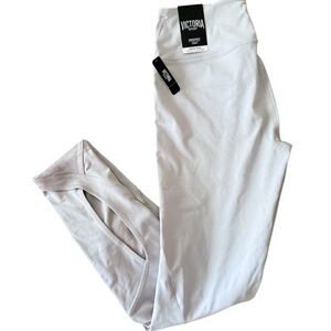 Victoria’s Secret Women's gray leggings. Size: M